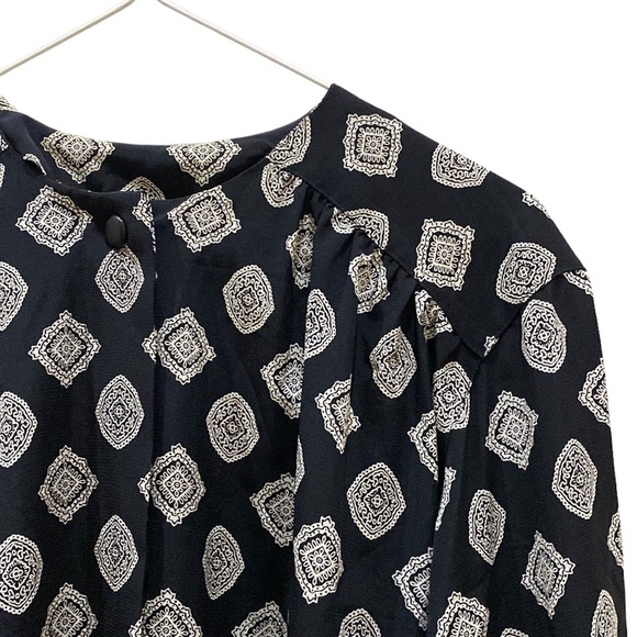 Anne Klein Black and White Print Blouse Button down Long Sleeve Flowy Material - Picture 2 of 10
